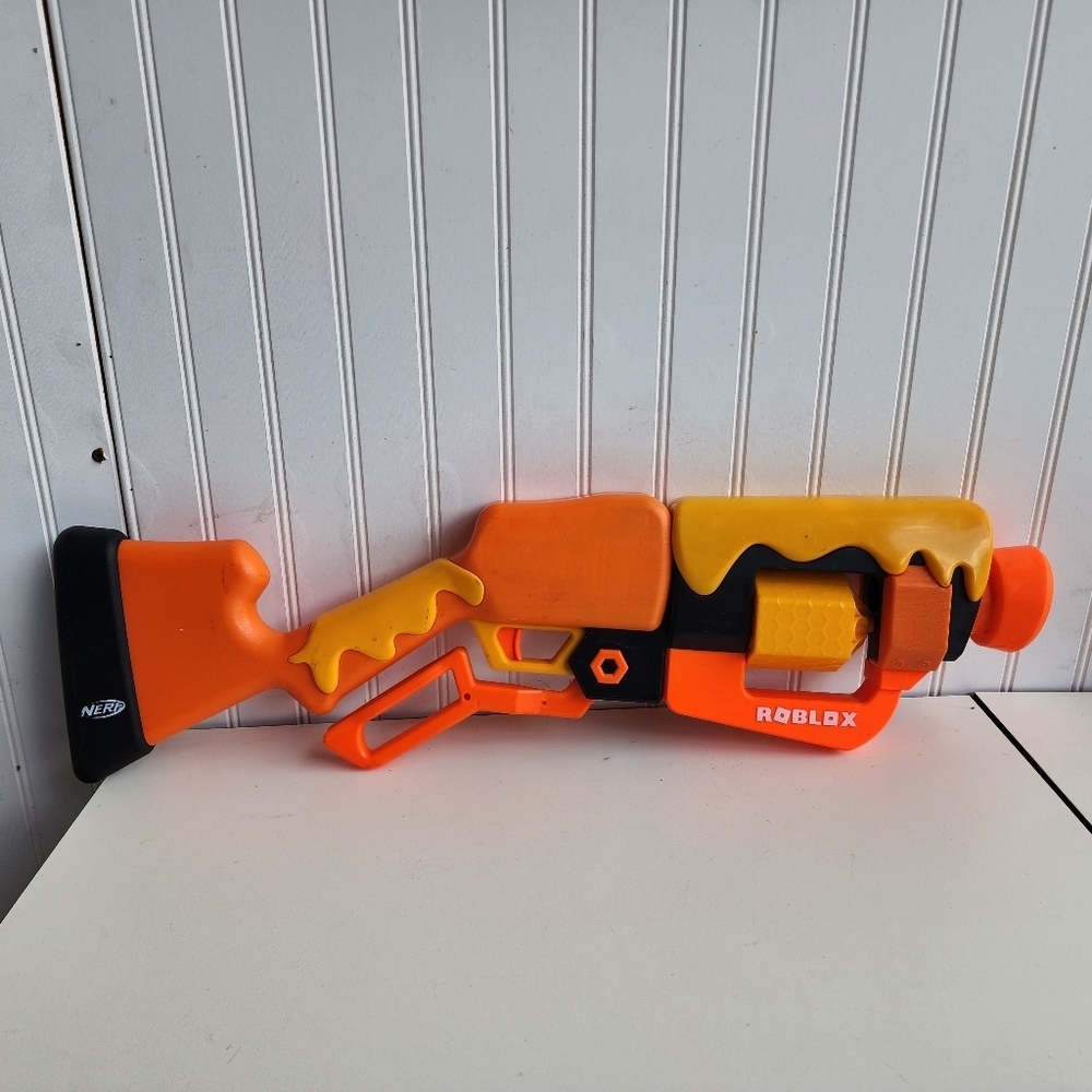 Nerf Roblox Adopt Me!: Bees! Lever Action Dart Blaster, Rotating 8-Dart Drum
